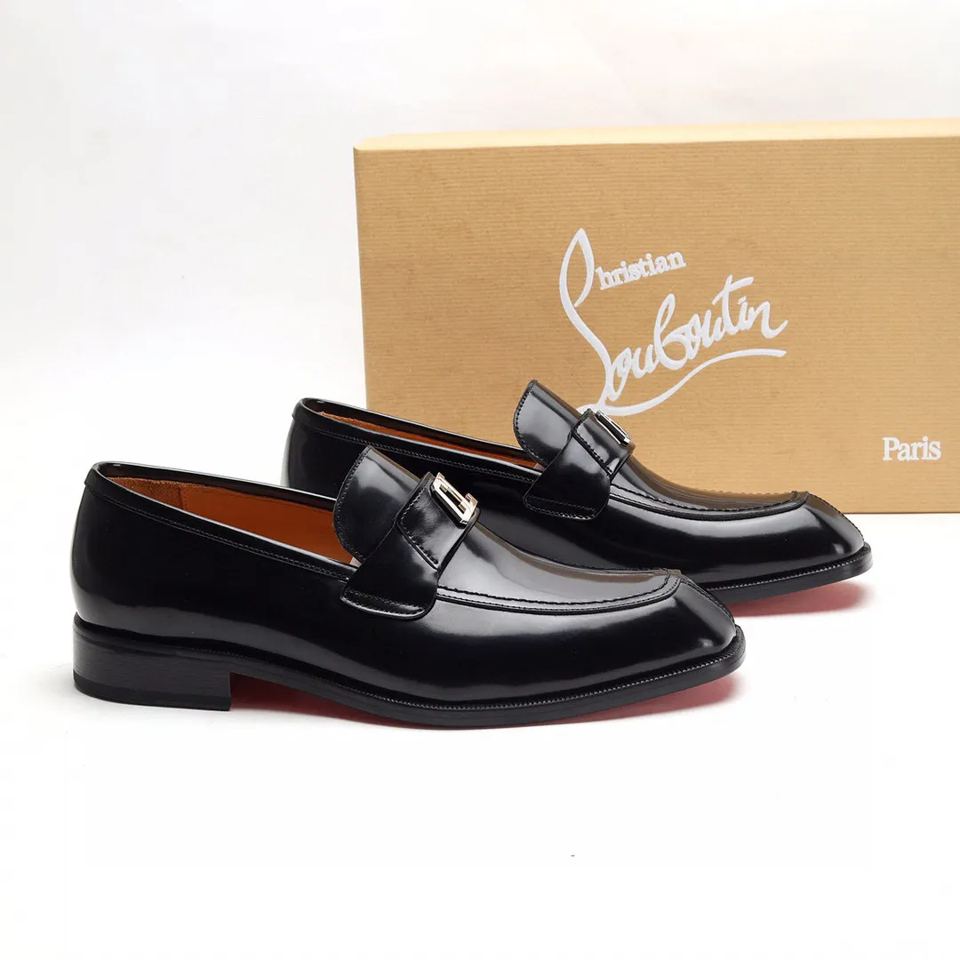 Batch 1,080 yuan 💰••New real shots••CL～High-end men’s 👔casual•loafers with red soles! ••🆑Genuine and top-quality goods from original orders ••✅💯 Purchase goods from top-quality original orders! Original imported patterned cowhide ➕Imported cowhide lining ➕Cowhide feet ➕Original leather outsole~🉑️Feel free to compare the authentic ones! Size: 38-44 (45.46.47 can be customized)